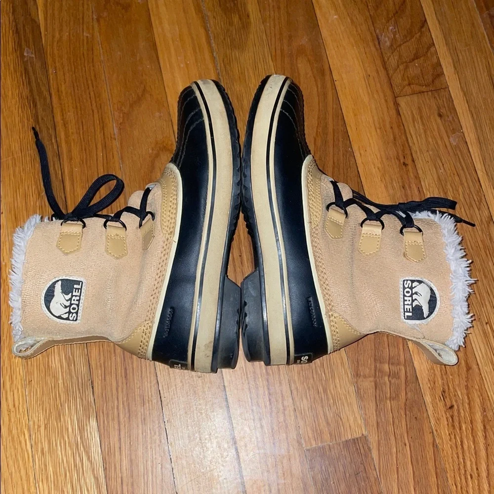 Sorel Tivoli Ankle Boots.  Size 8. Suede Upper.  Rubber Bottom. Duck Boots.